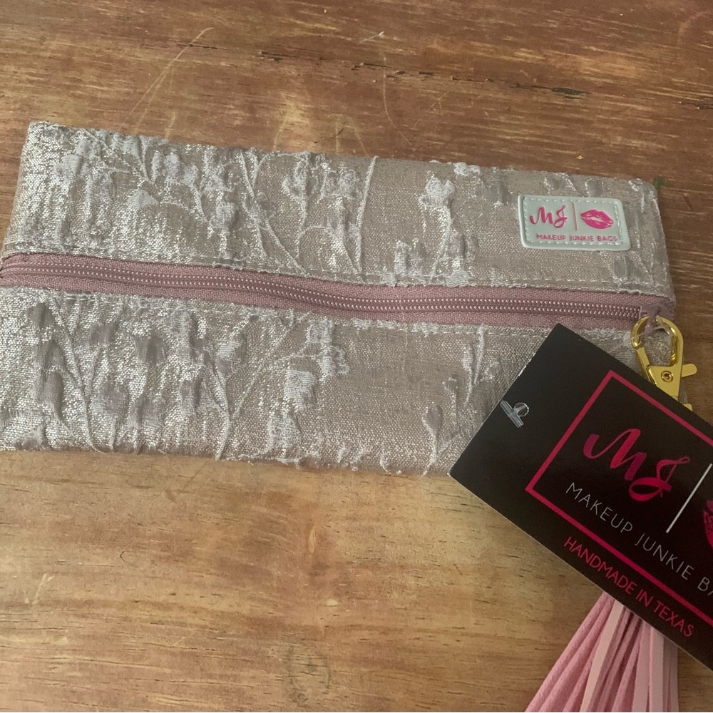 Makeup Junkie Bags Textured Cosmetic Pouch - Silver